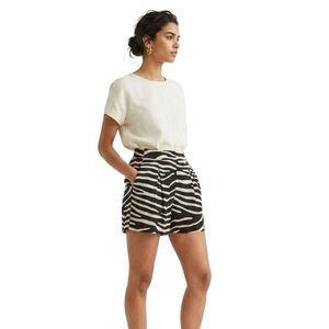 H&M Zebra Print High-Waisted Pleated Shorts Sz 4 Cream Black Boho Chic Mob Wife